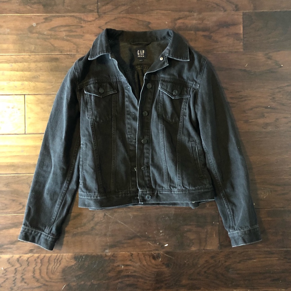 Gap NWOT faded black denim jacket size M